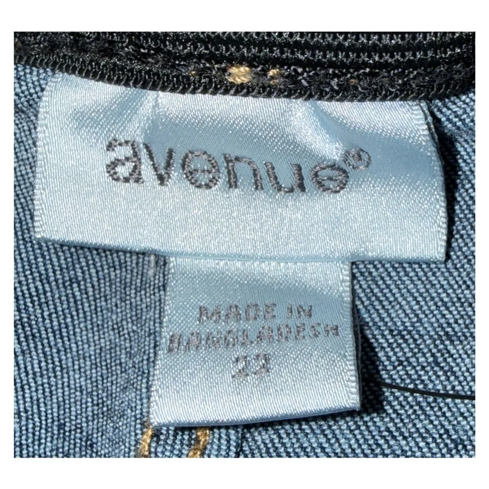 Avenue - Aveology Dark Wash Ripped Denim Shorts - Women’s Size 22 - Rolled Hem - Picture 4 of 7